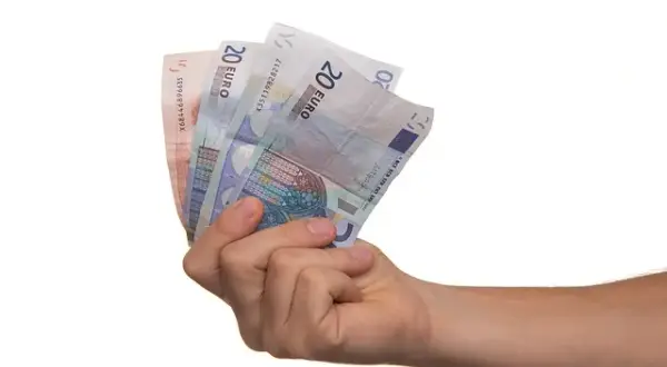 Koszty badań DNA w sądzie: Kto płaci i jak uzyskać zwolnienie?