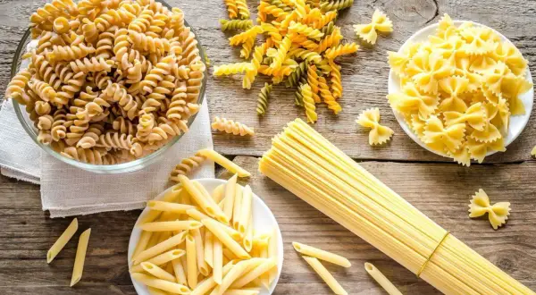 Makaron: Semolina czy pszenna? Odkryj różnice w smaku i teksturze