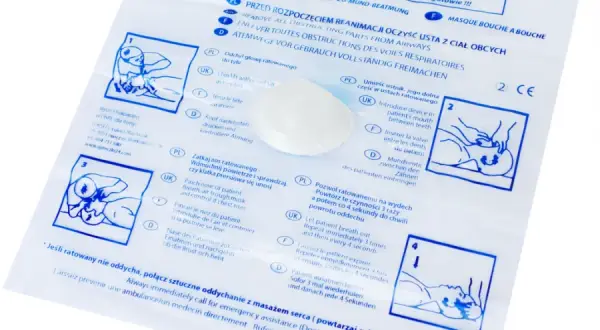 Maseczka do resuscytacji w apteczce: obowiązek czy zalecenie?