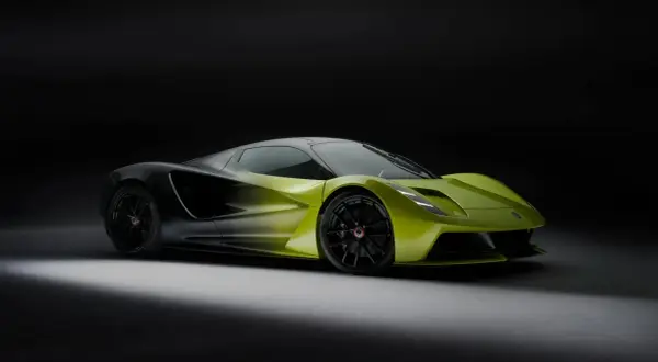 Niesamowity Lotus Evija w jaskrawej zieleni i czerni, z aerodynamicznymi liniami, gotowy do podboju dróg.