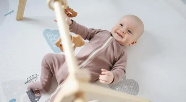 Najlepsze zabawki sensoryczne 6m+ dla rozwoju Twojego malucha