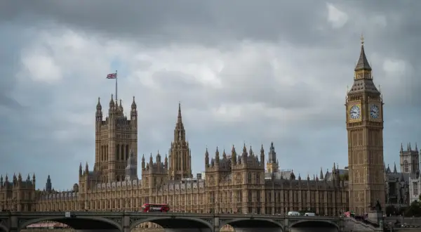Parlament i Big Ben w Londynie. Zastanawiasz się, ile pieniędzy na 3 dni w Londynie?