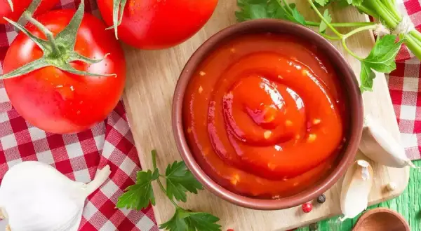 Pierwszy ketchup w Polsce: jak powstał i zmienił nasze smaki