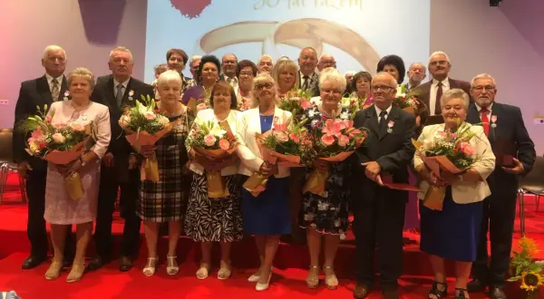 50 lat po ślubie – poznaj znaczenie złotych godów i tradycje