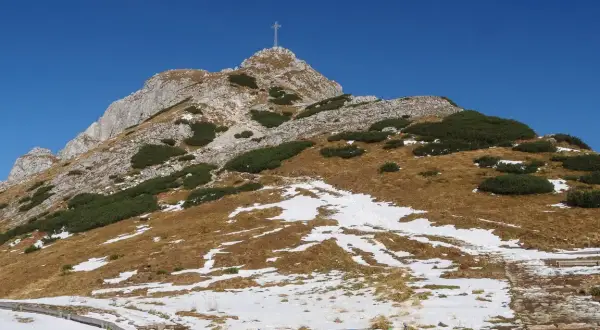 Giewont: Który szlak wybrać? Bezpieczne wejście na szczyt!