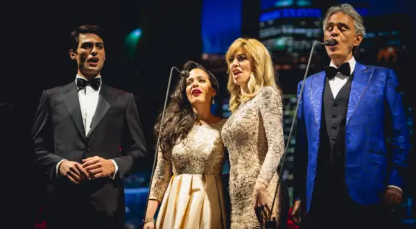 Jak ubrać się na koncert Andrea Bocelli, aby wyglądać elegancko?