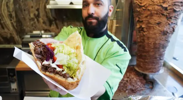 Kebab: Gdzie naprawdę powstał? Rozprawiamy się z mitem Niemiec