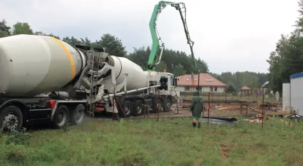 Betoniarka DIY: Zbuduj ją sam i oszczędź! Poradnik eksperta