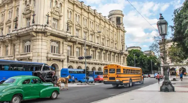 Kuba: Jak wybrać biuro podróży? Poradnik i porównanie