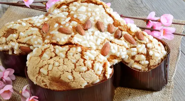 Colomba-Rezept: Osterkuchen in Taubenform, bestreut mit Mandeln und Zucker. Ein Fest für die Sinne!