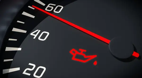 Kontrolka ciśnienia oleju świeci się na desce rozdzielczej. Gdzie jest czujnik ciśnienia oleju 2.0 TDI?