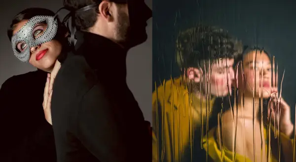 Dwie pary w intymnych pozach, jedna z maską, druga za zasłoną z kropli deszczu. Obrazy sugerują fantazje erotyczne mężczyzn.