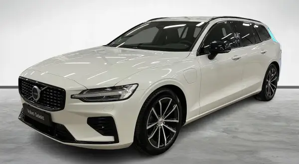 Vit Volvo V60 laddhybrid, perfekt för dig som söker kamremsbyte volvo v60 pris. Modern design och premiumkänsla.