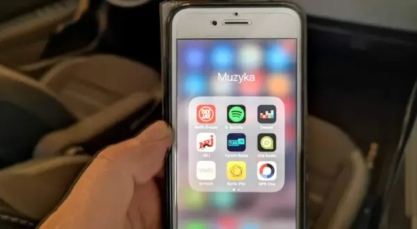 Muzyka elektroniczna do samochodu – najlepsze utwory na każdą trasę