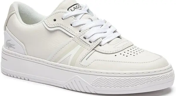 Sneaker Lacoste blanche, style décontracté, taille 3. Le logo du crocodile est discret sur le côté.