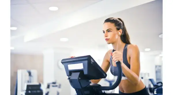 Ile kalorii spala cardio? Sprawdź swój trening!