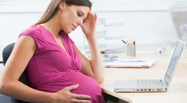 Zwolnienie kobiety w ciąży z pracy: Niebezpieczne pułapki prawne dla pracodawcy