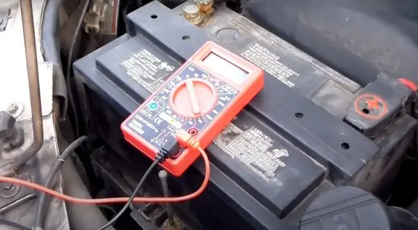 Jakie powinno być ładowanie alternatora 12v, by uniknąć uszkodzeń?
