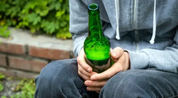 Czy dziecko może kupić piwo bezalkoholowe? Sprawdź ważne przepisy