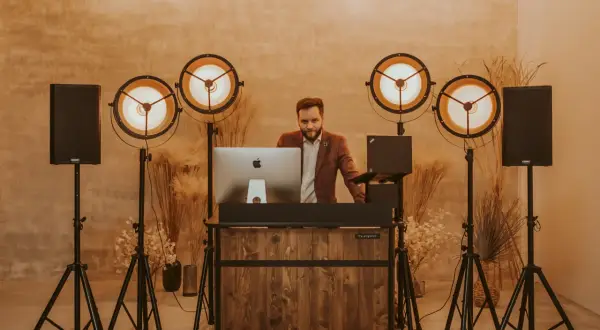 Kto płaci za ZAiKS? DJ czy organizator? Poznaj swoje obowiązki