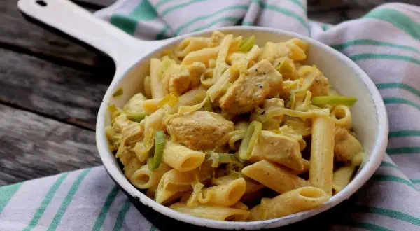 Kremowe penne z kurczakiem, które pokochasz – prosta receptura