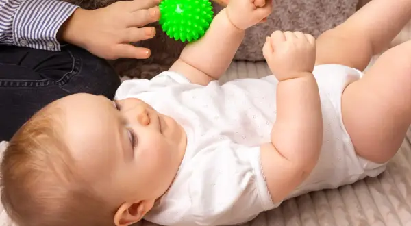 Piłeczki sensoryczne Tullo: klucz do rozwoju i higieny maluszka?