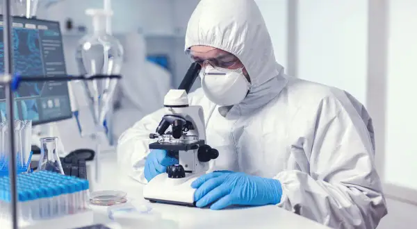Jakie studia wybrać, aby uniknąć trudności w pracy w laboratorium?