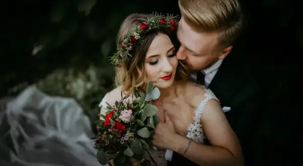 Ile kosztuje fotograf i kamerzysta na wesele? Ceny, które zaskakują