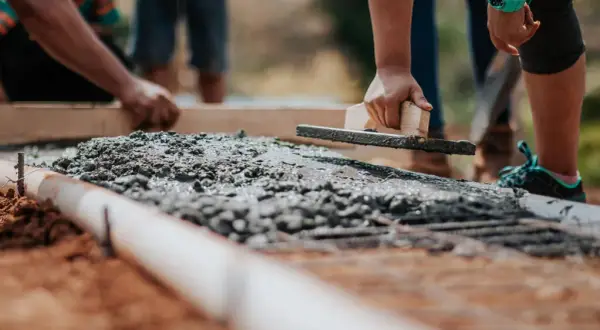 Ile to m3 cementu z tony? Przelicz i uniknij błędów w obliczeniach