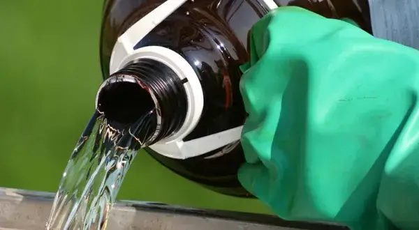 Jakie rękawiczki do laboratorium chemicznego zapewnią najlepszą ochronę?