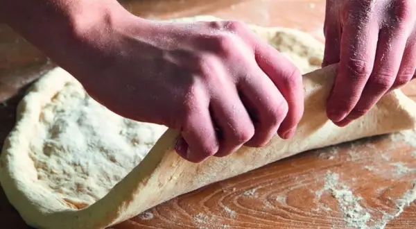 Jak uratować twarde ciasto na pizzę - skuteczne sposoby na poprawę