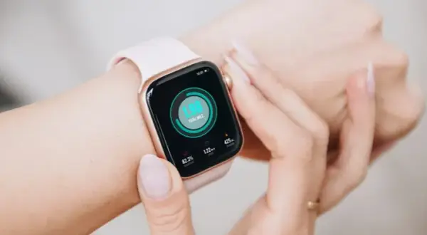 Jaki smartwatch do 1000 zł dla kobiet? Najlepsze modele i funkcje.