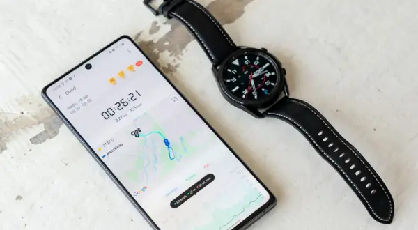 Jak połączyć smartwatch damski z telefonem krok po kroku bez problemów