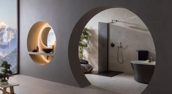 Élégante salle de bain feng shui avec vasque ronde, douche moderne et baignoire îlot. L'espace invite à la sérénité.