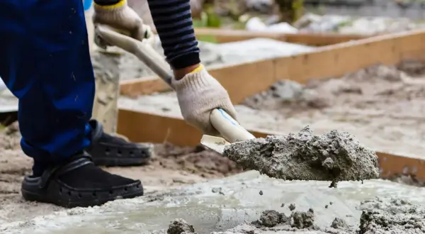 Tona cementu ile kosztuje? Zaskakujące ceny i czynniki wpływające na koszt