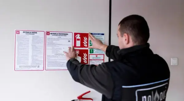 Co powinna zawierać instrukcja bezpieczeństwa pożarowego, aby chronić życie?