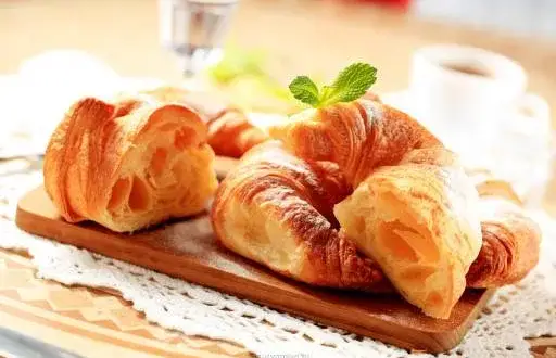 Jaka mąka do ciasta francuskiego? Wybierz idealną i piecz jak mistrz!