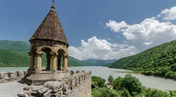 Co warto kupić w Gruzji? Unikalne skarby kultury, które musisz mieć