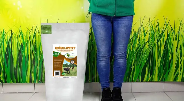 Duży worek z etykietą "Koński Apetyt" - specjalistyczna mieszanka traw dla koni na pastwiska.
