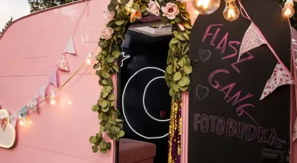 Gdzie znaleźć fotobudkę w Krakowie? Najlepsze lokalizacje i ceny