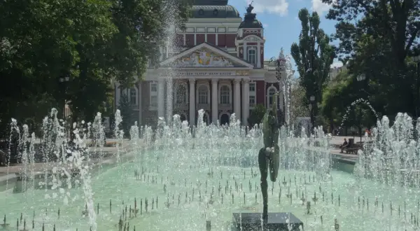 Fontanny i teatr Iwan Wazow – piękne atrakcje Sofii.