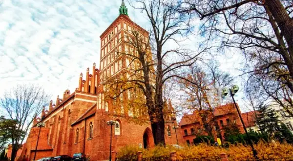 Sanktuaria maryjne na Mazowszu – odkryj niezwykłe miejsca pielgrzymkowe