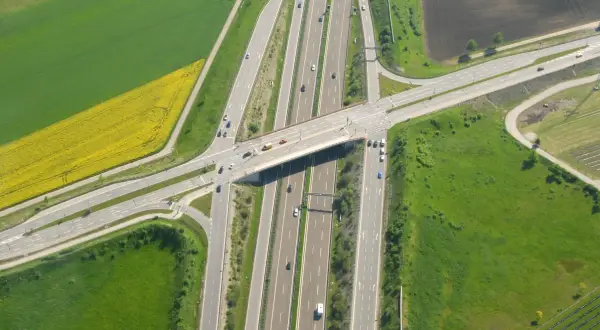 Czy autostrady w Niemczech są płatne? Odkryj ważne wyjątki i zasady