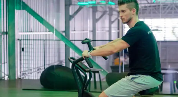 Rower stacjonarny czy warto? Odkryj korzyści i wady zakupu