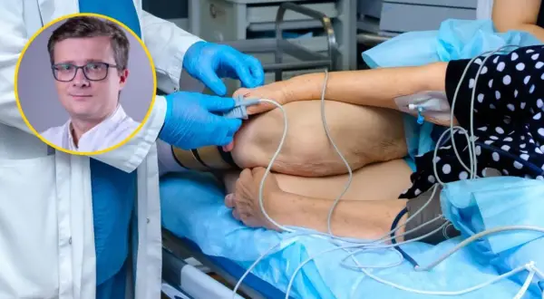 Lekarz w rękawiczkach przygotowuje pacjenta do zabiegu. Ile godzin trwa operacja jelita grubego? To zależy od wielu czynników.