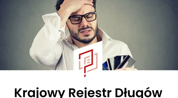 Zmartwiony mężczyzna w okularach trzyma karty kredytowe, logo KRD.