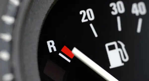 VW Touran 1.9 TDI: Ile litrów w baku? Zasięg i rezerwa