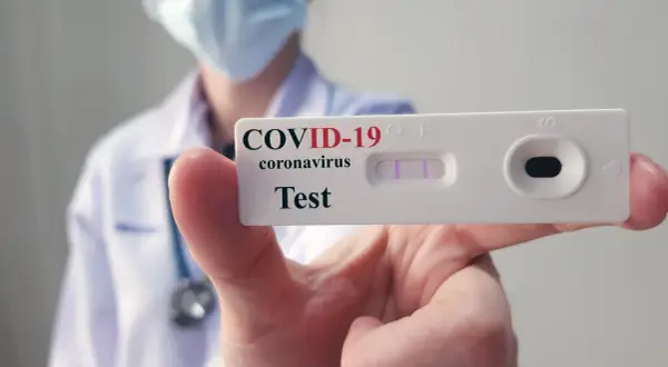 Test na COVID-19: Skierowanie od lekarza czy test domowy?