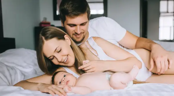 Kto wystawia zwolnienie na opiekę nad żoną po porodzie i co musisz wiedzieć