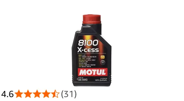Czarna butelka oleju silnikowego Motul 8100 X-cess 5W-40 z czerwonym korkiem.